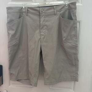 Eddie Bauer Men's Cargo Shorts Size 40 Light Khaki